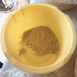 たたきつけられた味噌玉