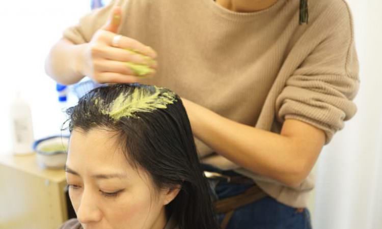 髪が飲む？！「美髪スムージー」の山野式ヘッドスパを体験！