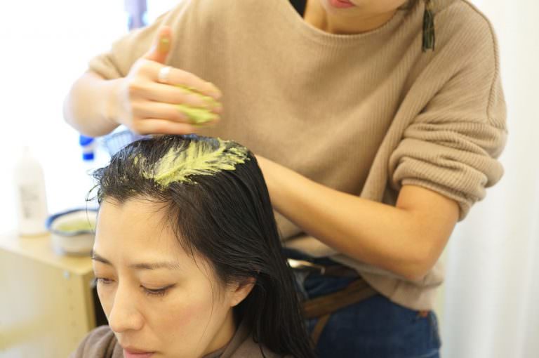 髪が飲む?!「美髪スムージー」の山野式ヘッドスパを体験!