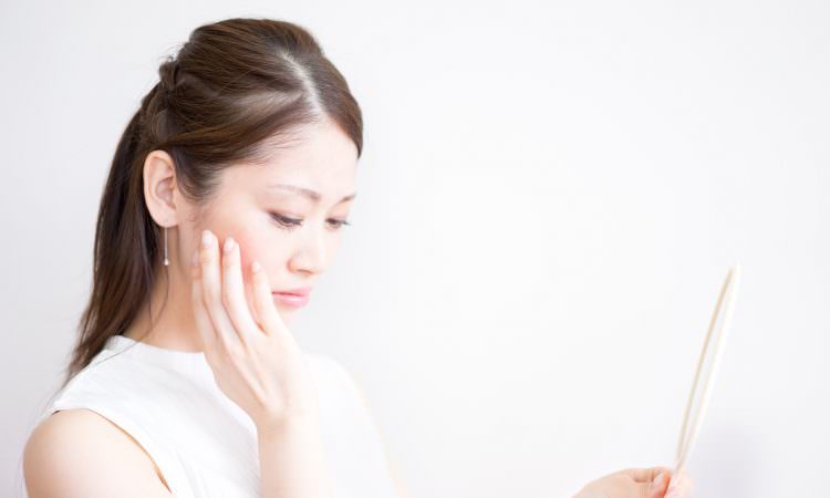 若い世代にも増えてきている女性の抜け毛。原因を知って早めの対策を！
