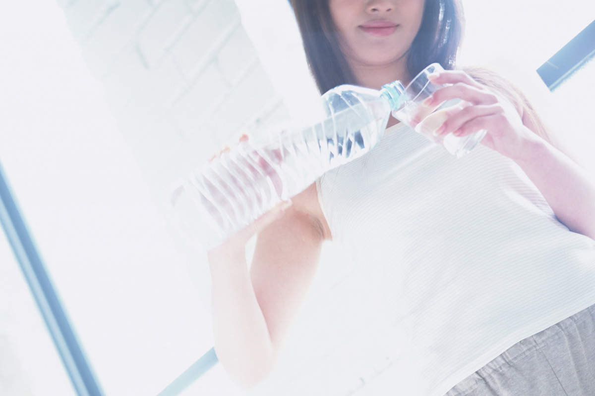 お水を飲みすぎるとむくみや冷えの原因に!~美髪のための養生のすすめ①