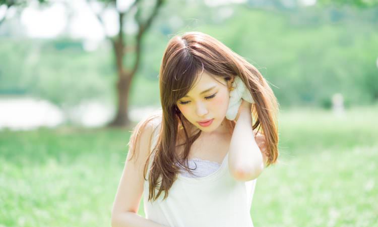 汗をかくと、がまんできない頭皮のかゆみ…原因をつきとめ、正しい対策を