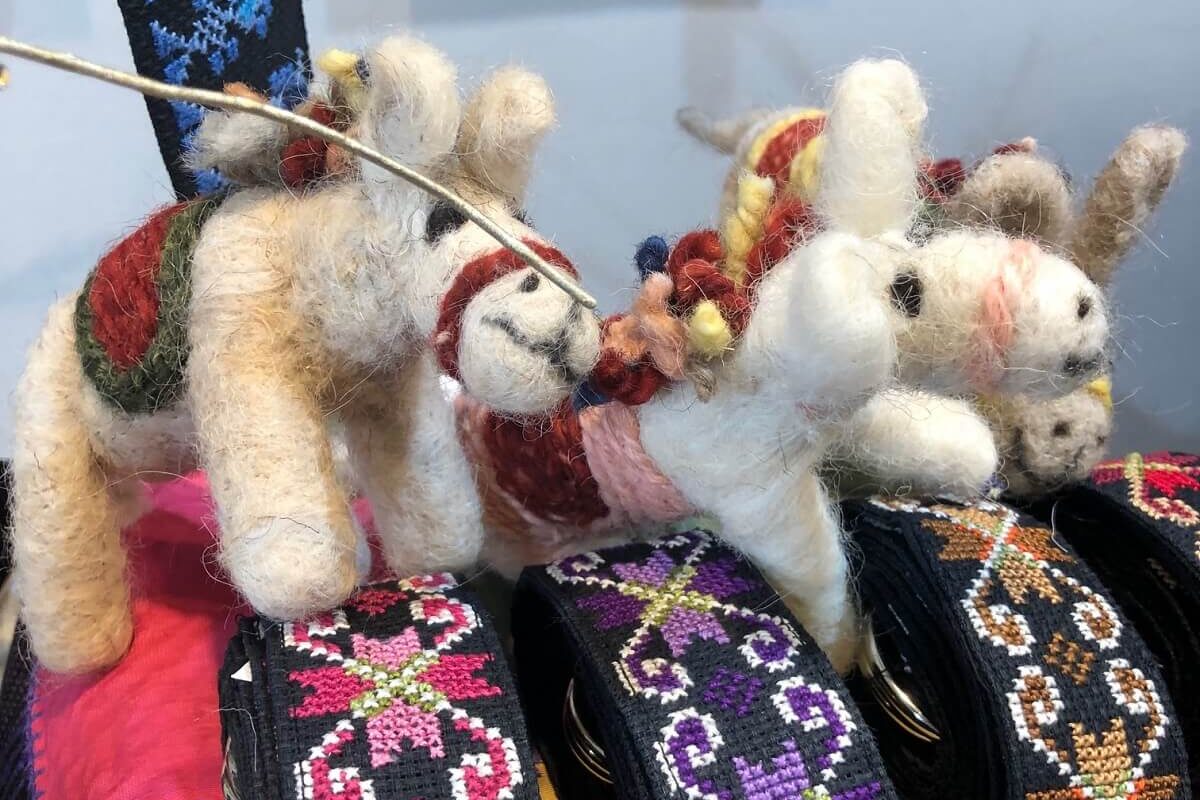 美髪のご縁で始まった“パレスチナ刺繍帯プロジェクト”