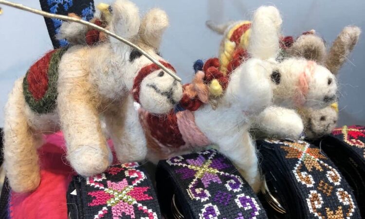 美髪のご縁で始まった“パレスチナ刺繍帯プロジェクト”